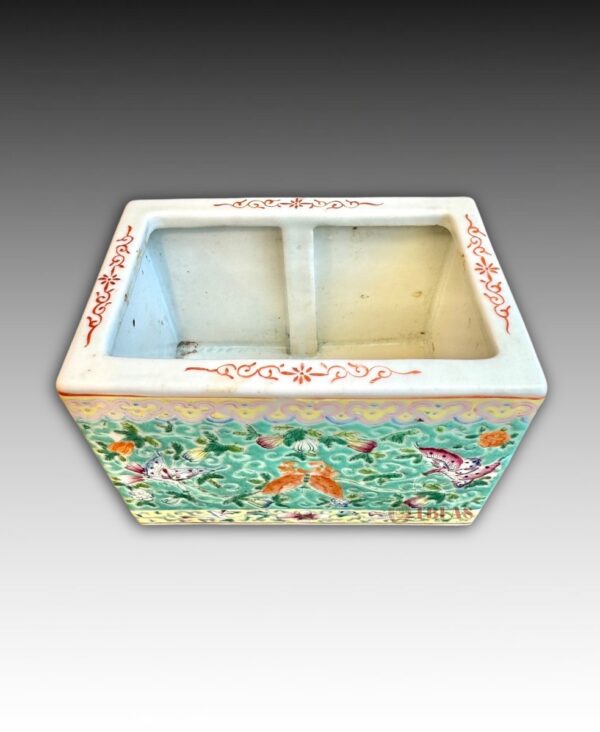 Overglazed enamel narcissus sq bowl with butterfly design , Chen lung mark